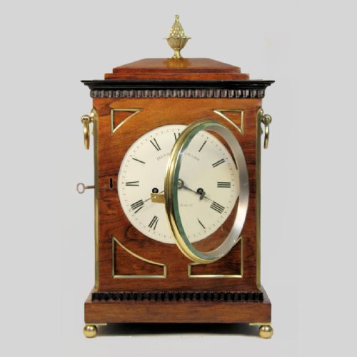 A SMALL CHAMFER TOP STRIKING BRACKET CLOCK IN A ROSEWOOD CASE BY HENRY ARCHARD LONDON CIRCA 1860 - ADDITIONAL PHOTO 3