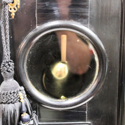 A FINE AND EARLY ENGLISH PANELLED EBONY LONGCASE CLOCK BY JOHN DREW LONDON CIRCA 1685 LONG CASE - ADDITIONAL PHOTO 8