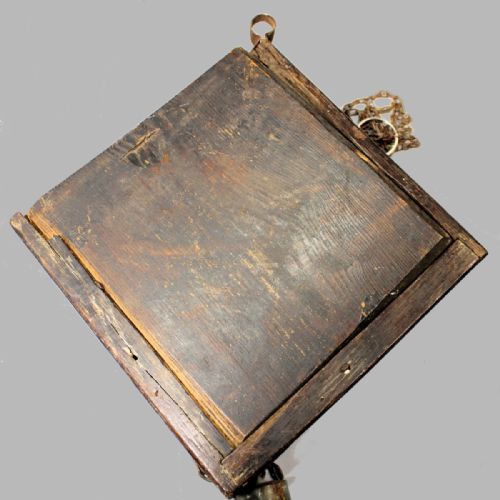 A RARE AND EARLY ENGLISH WALL TIMEPIECE WITH VERGE ESCAPEMENT AND IN ORIGINAL LOZENGE SHAPED OAK CASE CIRCA LATE 17TH CENTURY - ADDITIONAL PHOTO 5