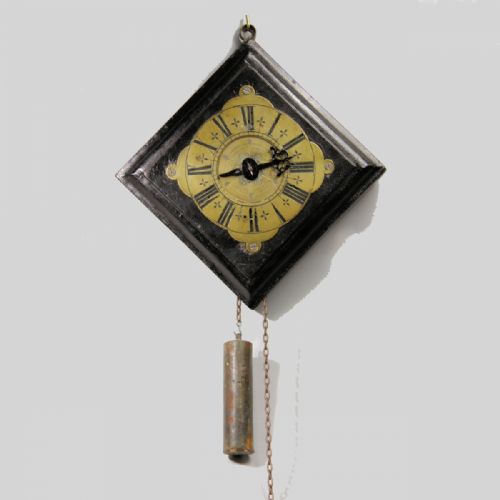 A RARE AND EARLY ENGLISH WALL TIMEPIECE WITH VERGE ESCAPEMENT AND IN ORIGINAL LOZENGE SHAPED OAK CASE CIRCA LATE 17TH CENTURY - ADDITIONAL PHOTO 7