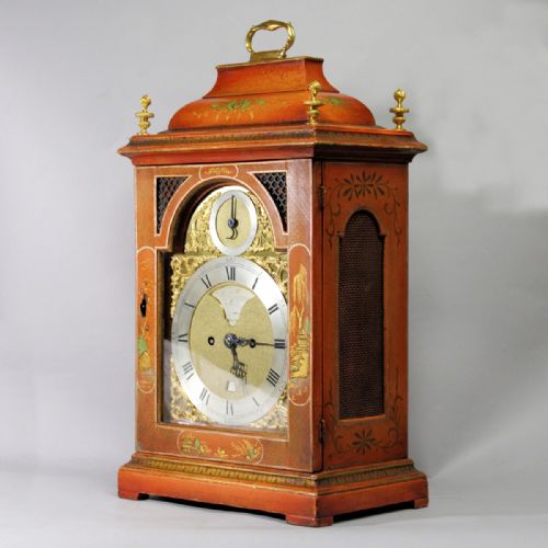 LACQUERED OR CHINOISERIE VERGE BRACKET CLOCK BY BENJAMIN WARD LONDONCIRCA 1775 - ADDITIONAL PHOTO 5