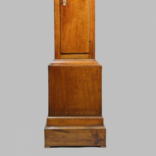 OAK LONGCASE CLOCK WITH A BRASS DIAL BY GEORGE CLAPHAM OF WHITTON LINCOLNSHIRECIRCA 1735 LONG CASE - ADDITIONAL PHOTO 2
