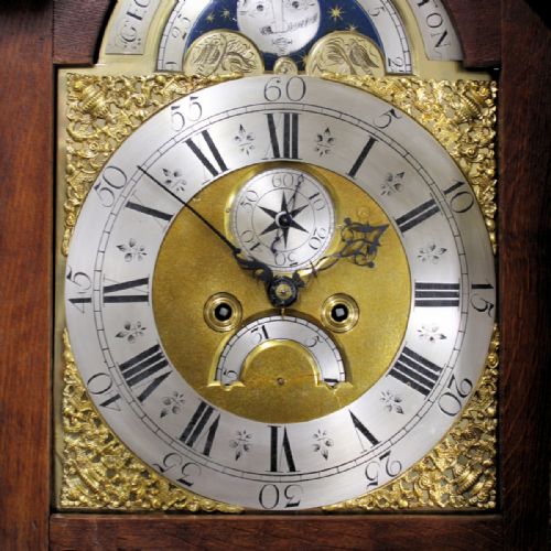 OAK LONGCASE CLOCK WITH A BRASS DIAL BY GEORGE CLAPHAM OF WHITTON LINCOLNSHIRECIRCA 1735 LONG CASE - ADDITIONAL PHOTO 3