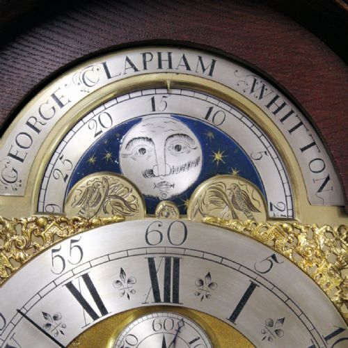 OAK LONGCASE CLOCK WITH A BRASS DIAL BY GEORGE CLAPHAM OF WHITTON LINCOLNSHIRECIRCA 1735 LONG CASE - ADDITIONAL PHOTO 4