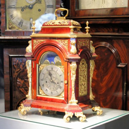 very small tortoiseshell bracket clock embellished with gilded mounts and having a good movementcirca 1890 - CATEGORY: ANTIQUE CLOCKS - DATED 19TH CENTURY