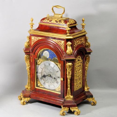VERY SMALL TORTOISESHELL BRACKET CLOCK EMBELLISHED WITH GILDED MOUNTS AND HAVING A GOOD MOVEMENTCIRCA 1890 - ADDITIONAL PHOTO 6