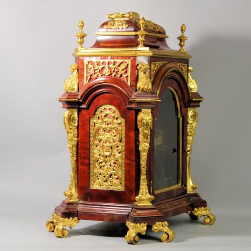 VERY SMALL TORTOISESHELL BRACKET CLOCK EMBELLISHED WITH GILDED MOUNTS AND HAVING A GOOD MOVEMENTCIRCA 1890 - ADDITIONAL PHOTO 9