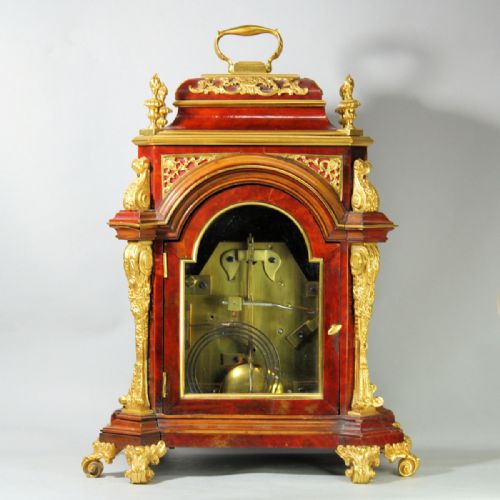 VERY SMALL TORTOISESHELL BRACKET CLOCK EMBELLISHED WITH GILDED MOUNTS AND HAVING A GOOD MOVEMENTCIRCA 1890 - ADDITIONAL PHOTO 10