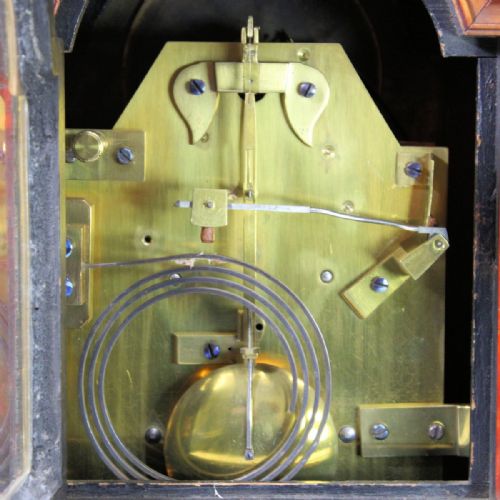 VERY SMALL TORTOISESHELL BRACKET CLOCK EMBELLISHED WITH GILDED MOUNTS AND HAVING A GOOD MOVEMENTCIRCA 1890 - ADDITIONAL PHOTO 11