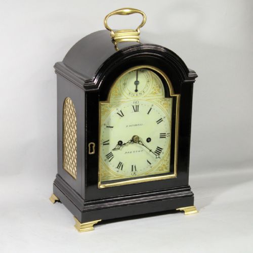A SMALL FUSEE STRIKING BRACKET CLOCK IN A BREAKARCH EBONISED CASECIRCA 1800 - ADDITIONAL PHOTO 1