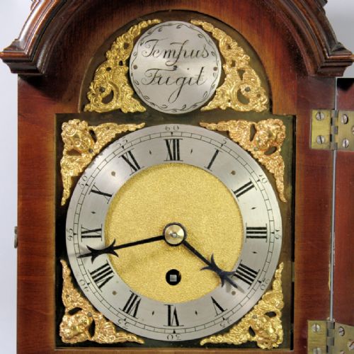 A VERY SMALL TRIPLE PADTOP FUSEE BRACKET CLOCK TIMEPIECE IN A MAHOGANY CASECIRCA 1925 - ADDITIONAL PHOTO 9