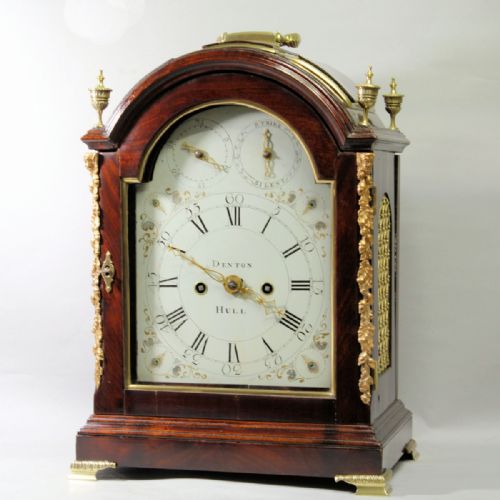 VERGE ESCAPEMENT BRACKET CLOCK WITH A MAHOGANY TRIPLEPAD TOP CASE AND PAINTED DIAL BY JOSEPH DENTON OF HULLCIRCA 1810 - ADDITIONAL PHOTO 2