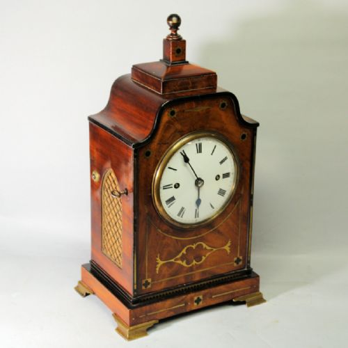 VERY SMALL DOUBLE FUSEE STRIKING BRACKET OR MANTEL CLOCK IN AN INLAID MAHOGANY CASECIRCA 1810 - ADDITIONAL PHOTO 1