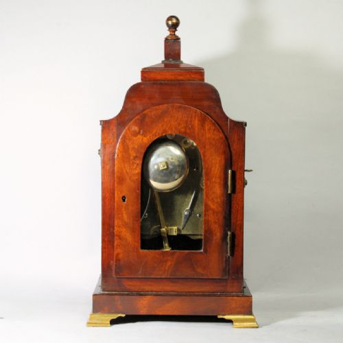VERY SMALL DOUBLE FUSEE STRIKING BRACKET OR MANTEL CLOCK IN AN INLAID MAHOGANY CASECIRCA 1810 - ADDITIONAL PHOTO 3