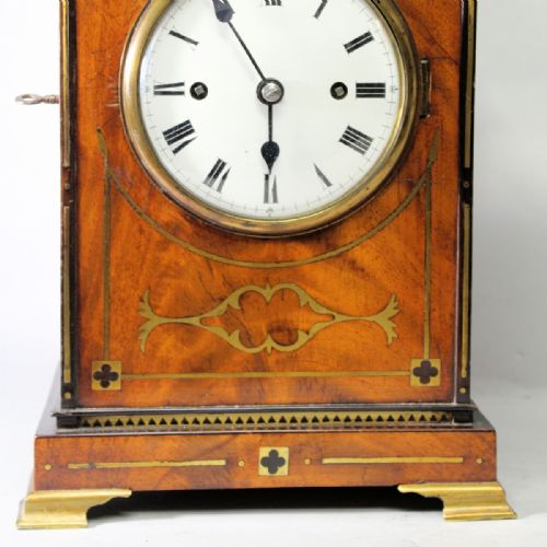 VERY SMALL DOUBLE FUSEE STRIKING BRACKET OR MANTEL CLOCK IN AN INLAID MAHOGANY CASECIRCA 1810 - ADDITIONAL PHOTO 5