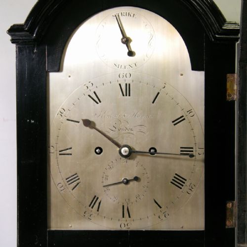 VERGE ESCAPEMENT BRACKET CLOCK WITH SILVERED DIAL AND IN AN EBONISED BREAKARCH CASECIRCA 1790 - ADDITIONAL PHOTO 3