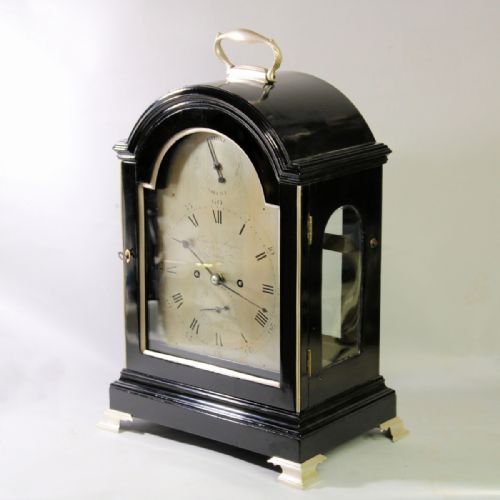 VERGE ESCAPEMENT BRACKET CLOCK WITH SILVERED DIAL AND IN AN EBONISED BREAKARCH CASECIRCA 1790 - ADDITIONAL PHOTO 6