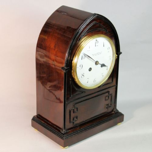 A FRENCH MANTEL CLOCK IN A GOOD MAHOGANY LANCET STYLE CASECIRCA 1900 - ADDITIONAL PHOTO 2