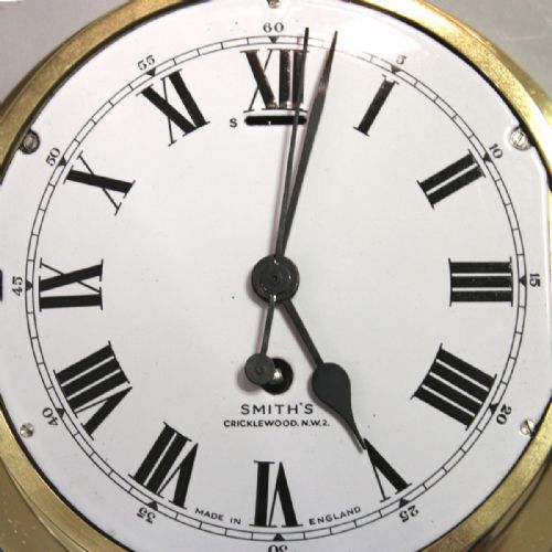 GOOD QUALITY 'AIR MINISTRY' SHIP'S BULKHEAD CLOCK WITH ENAMEL DIAL AND BRASS CASECIRCA 1940 - ADDITIONAL PHOTO 3