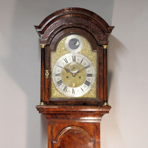 A GOOD WALNUT CASED 8 DAY MOONPHASE ENGLISH LONGCASE CLOCK BY THOMAS VERNON LONDON LONG CASECIRCA 1725 - ADDITIONAL PHOTO 1