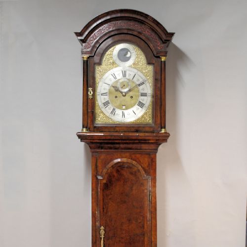 A GOOD WALNUT CASED 8 DAY MOONPHASE ENGLISH LONGCASE CLOCK BY THOMAS VERNON LONDON LONG CASECIRCA 1725 - ADDITIONAL PHOTO 3