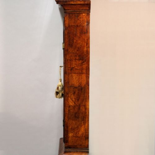 A GOOD WALNUT CASED 8 DAY MOONPHASE ENGLISH LONGCASE CLOCK BY THOMAS VERNON LONDON LONG CASECIRCA 1725 - ADDITIONAL PHOTO 6