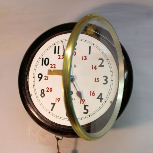 RAILWAY 8 DIAL ENGLISH FUSEE WALL CLOCK IN A MAHOGANY CASE CIRCA 1880 - ADDITIONAL PHOTO 5