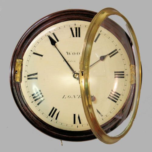 EARLY ENGLISH FUSEE DIAL CLOCK WITH A WOODEN CONVEX DIAL AND SHERATON STYLE BEZEL CIRCA 1820 - ADDITIONAL PHOTO 4