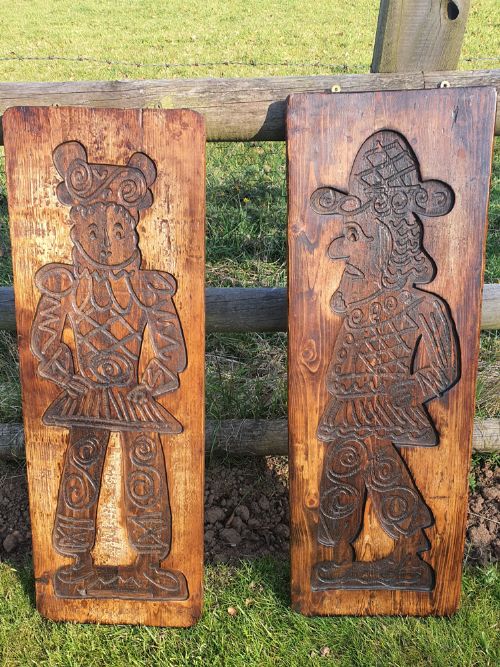 Pair Gingerbread Moulds of a Lady and Gentleman