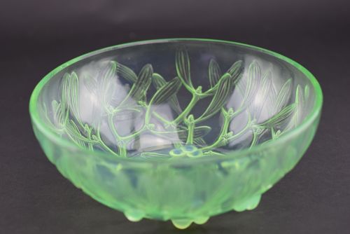 R Lalique Mint Opalescent Mistletoe Bowl