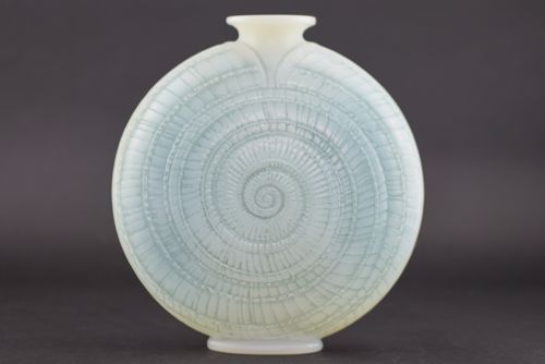 R Lalique Escargot Vase