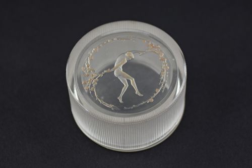 Rene Lalique Une Figurine Et Bouquet Box
