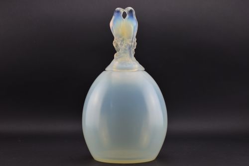 Rene Lalique Opalescent Tourterelles Lidded Vase