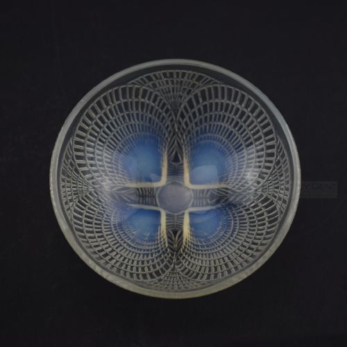 Rene Lalique Small Opalescent Coquilles Bowl