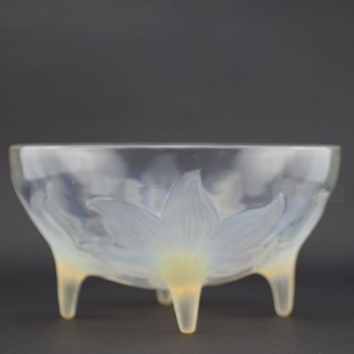 Rene Lalique Opalescent Lys Bowl