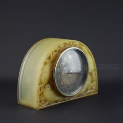fig 1. Rene Lalique opalescent Butterscotch Moineaux clock
