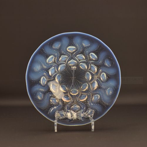 Rene Lalique Opalescent Bulbes Coupe Plate No2 C1935