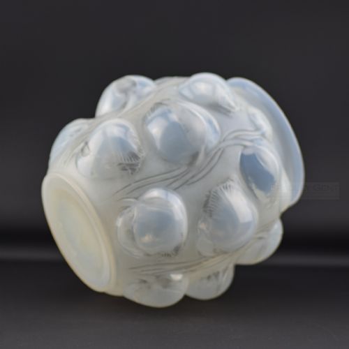 RENE LALIQUE OPALESCENT TULIPES VASE C1927 - ADDITIONAL PHOTO 2