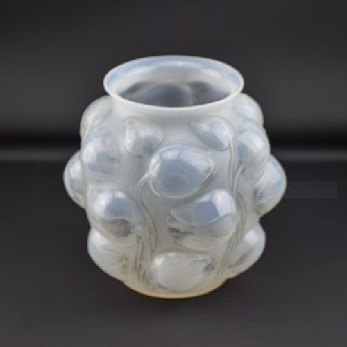 RENE LALIQUE OPALESCENT TULIPES VASE C1927 - ADDITIONAL PHOTO 3