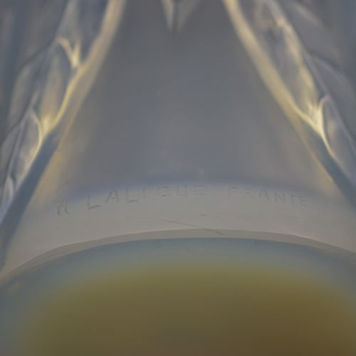 REN LALIQUE OPALESCENT LAURIER VASE C1922 - ADDITIONAL PHOTO 3