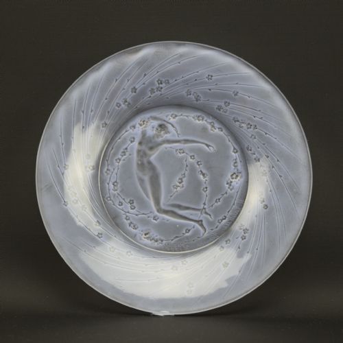 Rene Lalique Une Figurine Et Fleurs Plate C1920