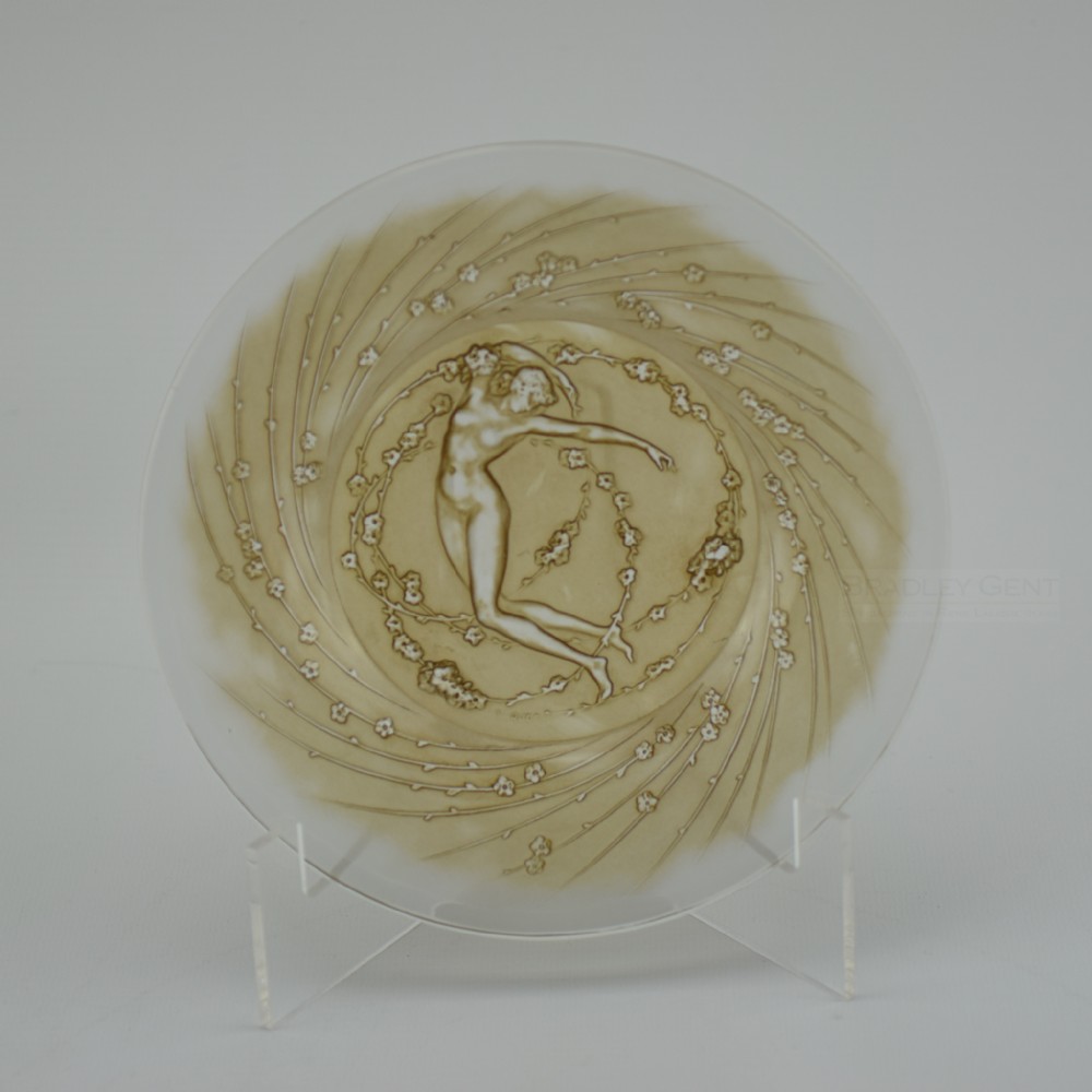 Rene Lalique Une figurine et fleurs plate