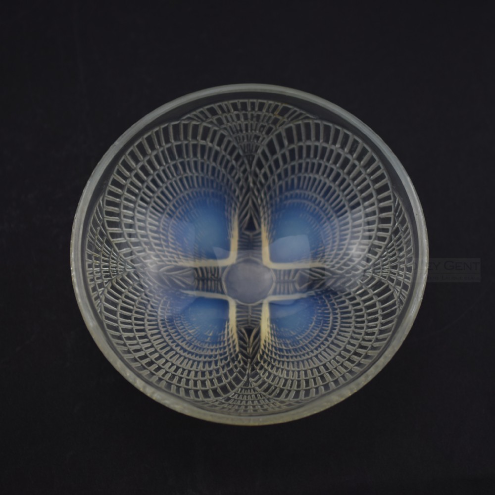 Rene Lalique small opalescent coquilles bowl