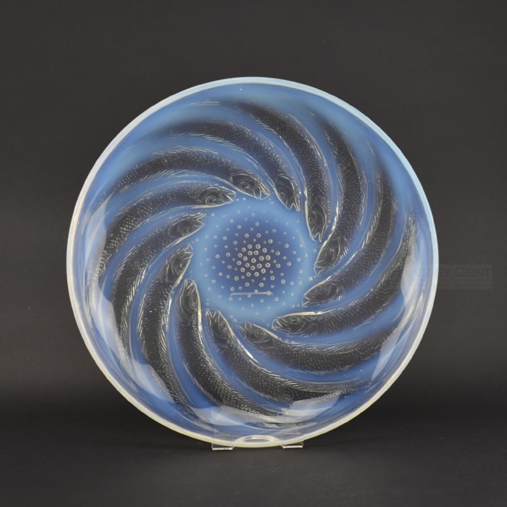 Rene Lalique opalescent Poissons coupe plate 