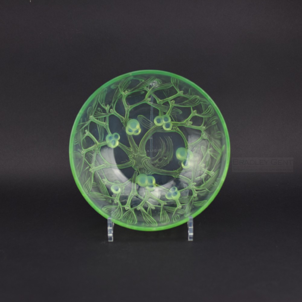 Rene Lalique Mint opalescent Mistletoe bowl C1921