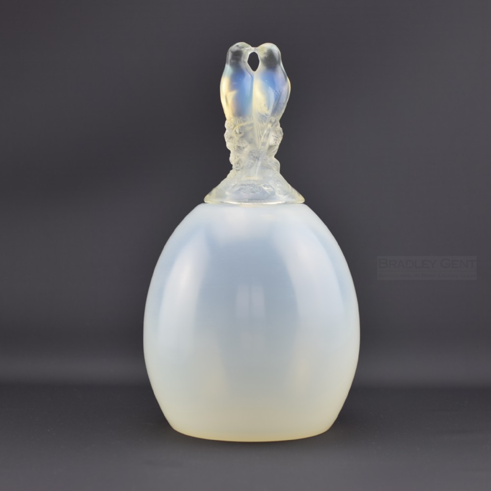 Rene Lalique opalescent Touterelles vase C1925