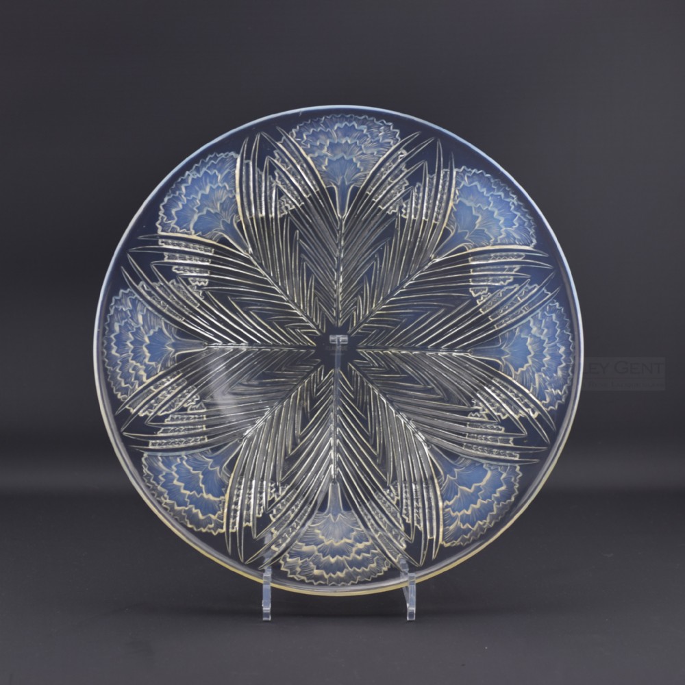 Rene Lalique opalescent Oeillets Large shallow bowl C1930s