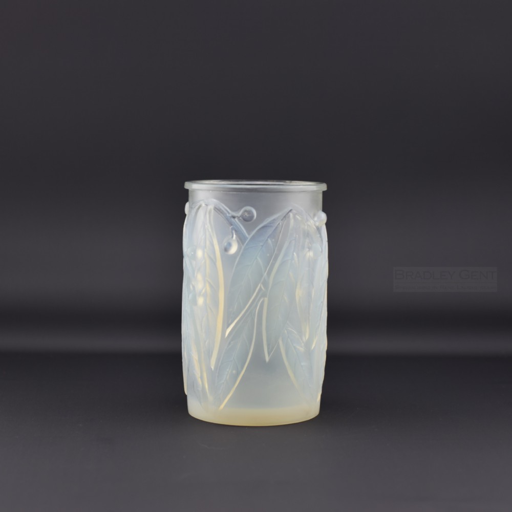 René Lalique opalescent Laurier vase 1922
