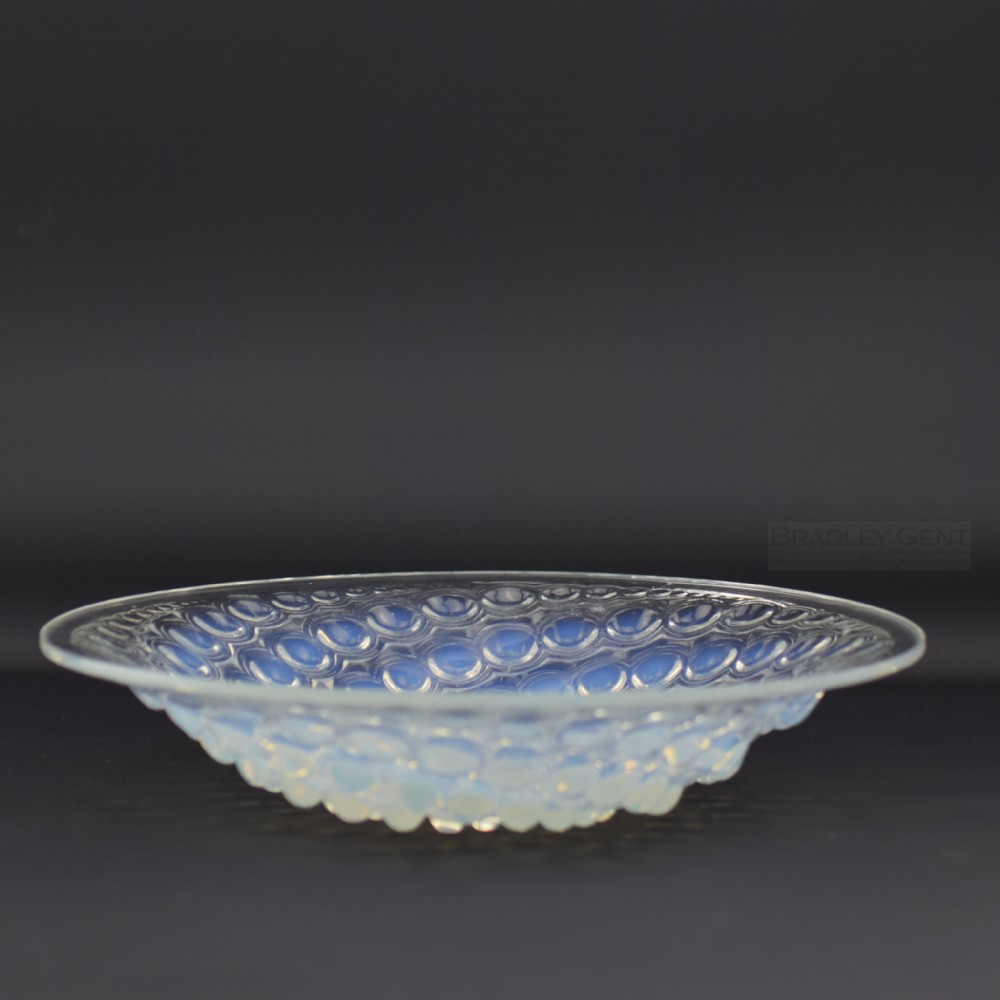 Rene Lalique Opalescent Volutes coupe ouverte C1934