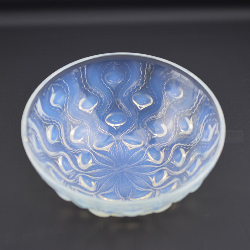 Rene Lalique opalescent Bulbes bowl C1935